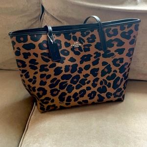 Gorgeous Coach Tote!